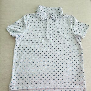 Vineyard Vines Kids Sankaty Polo Shirt in White and Blue Sailboats (7Y)
